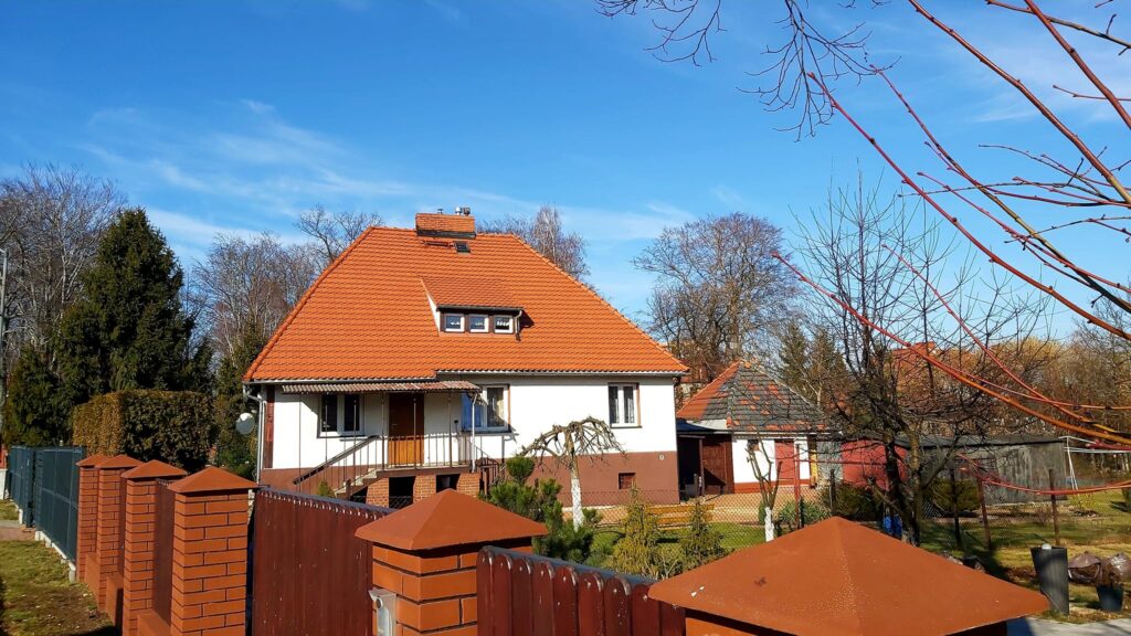 KATOWICE- Giszowiec - jeden z wyremontowanych domów osiedla – ogrodu